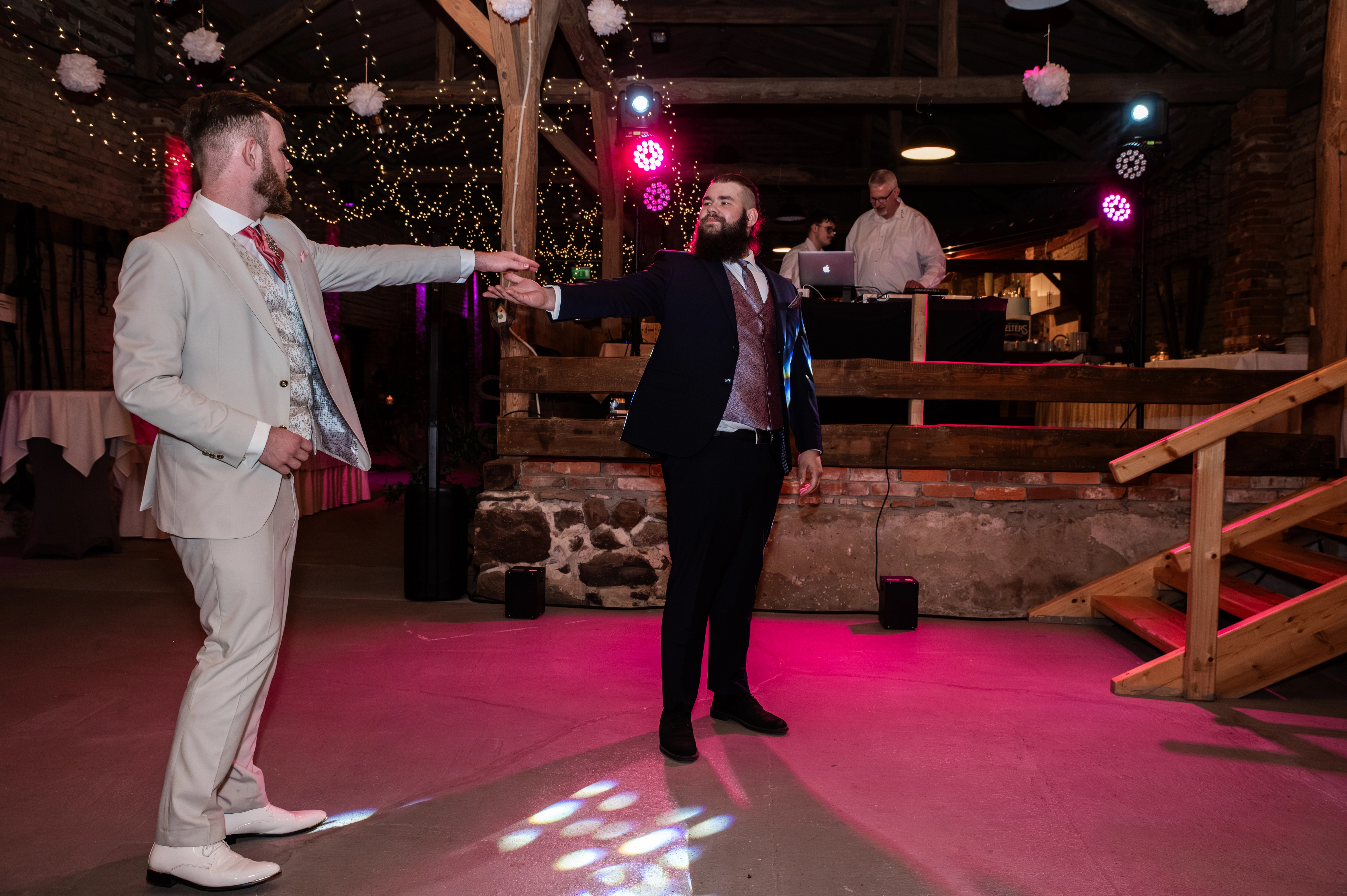 Brautpaar mit Jan und Peter vom DJ TEAM JPD nach einer Hochzeit in Hamburg