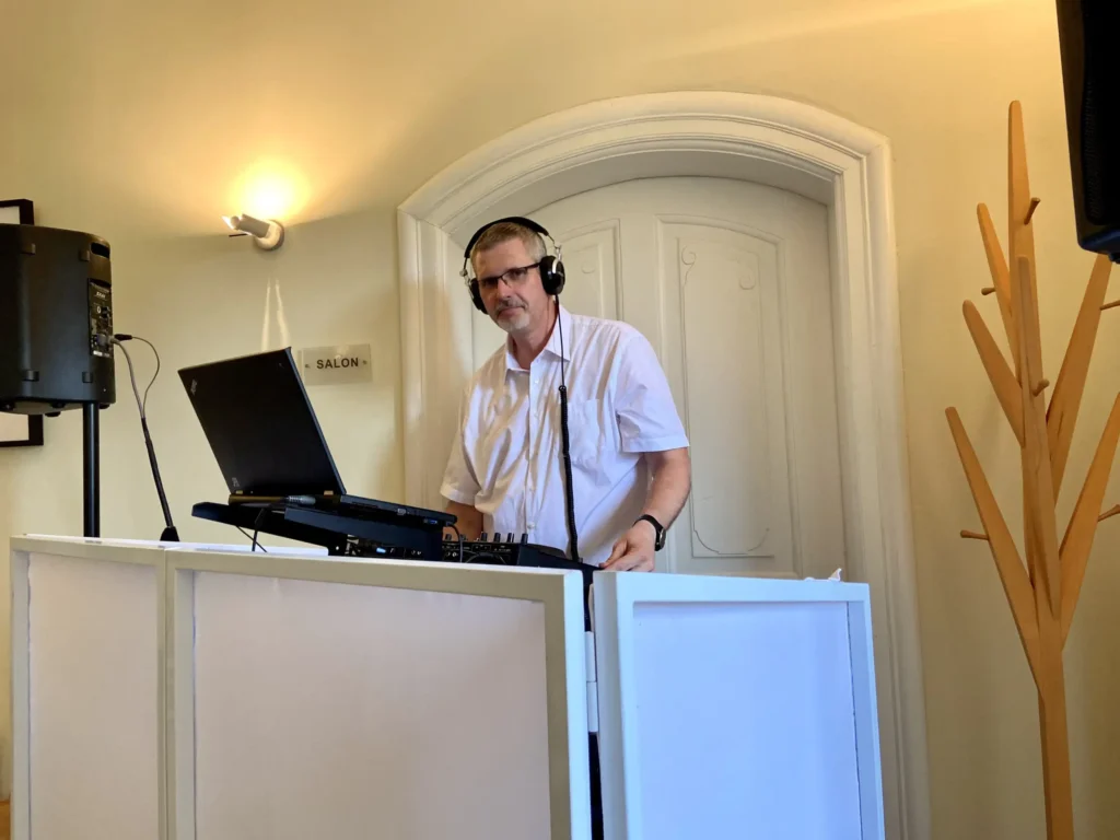 DJ Peter im ahead Burghotel, in Lenzen